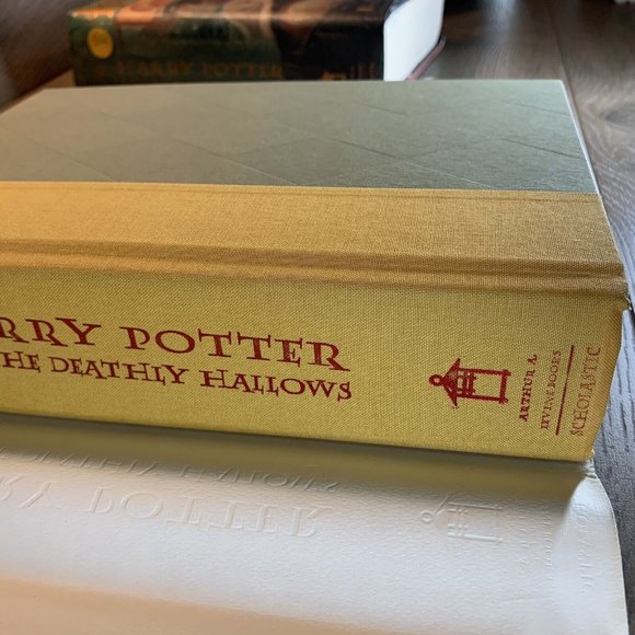 Harry Potter And The Deathly Hallows FIRST EDITION SCHOLASTIC Hardcover Book - Picture 3 of 4